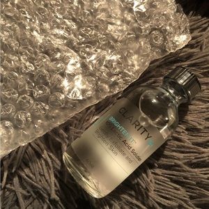 Clarity exfoliant and brightener for facial